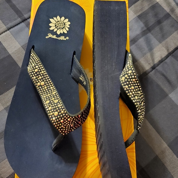 Yellow Box Africa Flip Flops - Picture 2 of 7